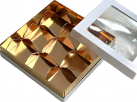 Коробка для моти на 9 шт ЛЮКС с окном  (белая/золото) 180х180х45 мм
