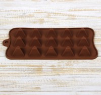 Форма для шоколада и льда силикон "Треугольнички" 15 ячеек 21х10,5х2,5 см                                                           